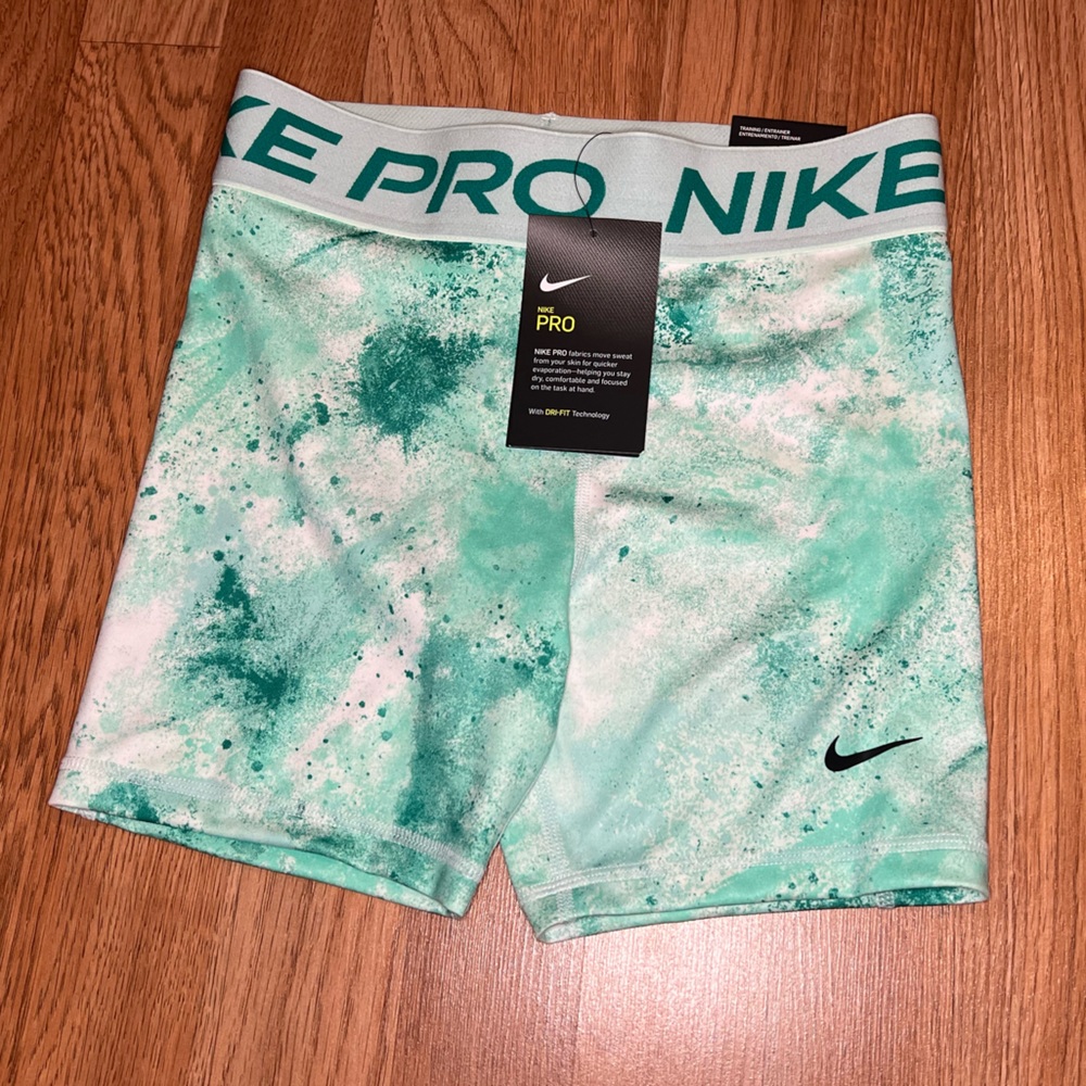 Girls Nike Pro 3” training shorts